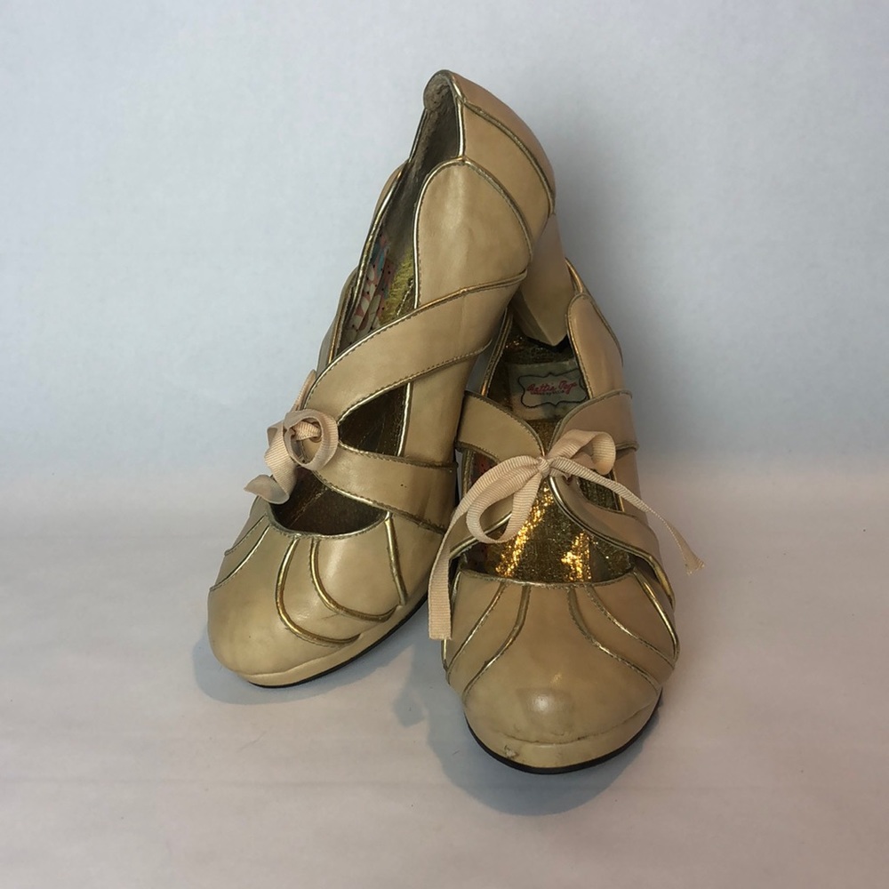 Pin up Girl Rock-a-Billy Pumps Vintage Retro Chic